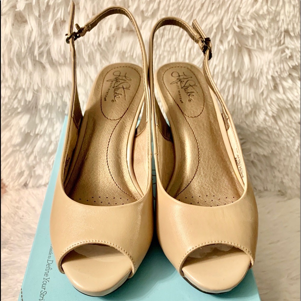 Lifestride peep tender taupe shoes